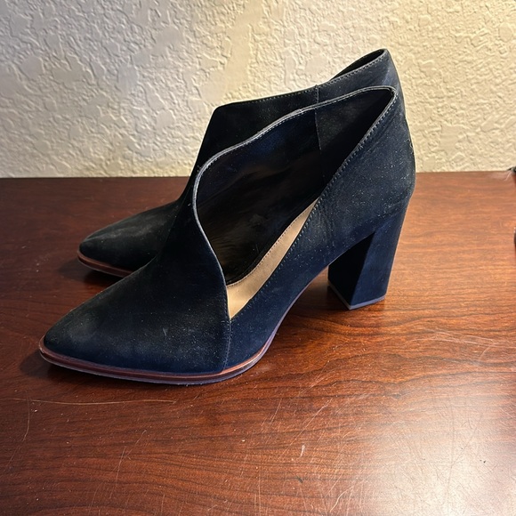 Vince Camuto 3 inch block heel v cut size 10/40 - Picture 2 of 6